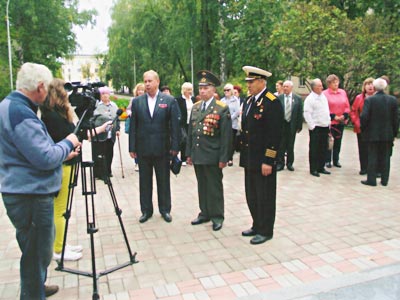 Интервью саровскому телевидению дают выксунцы – ветераны Вооружённых сил
